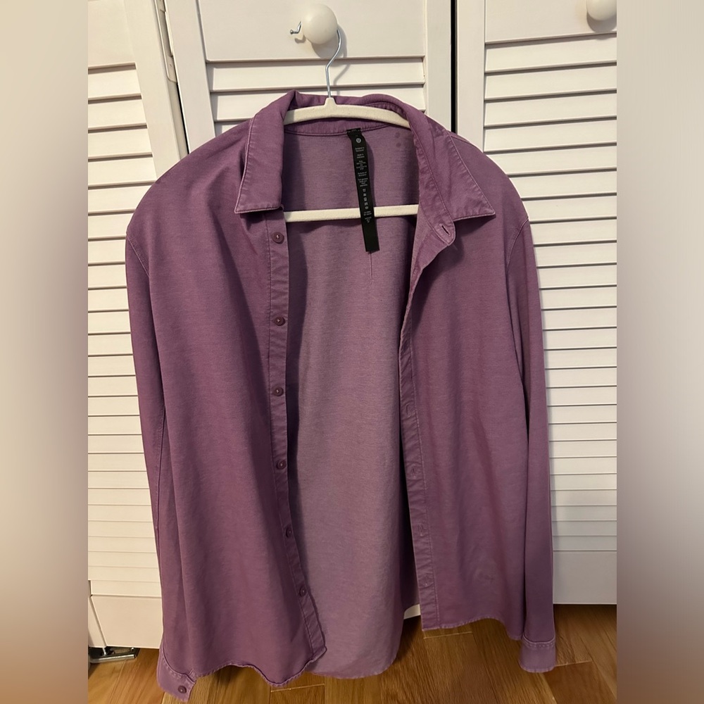 Lululemon Men’s Collared Shirt Size Medium in Purple